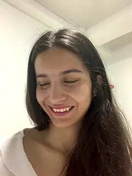 Snapshot of Bella_still chatting on 11/06/25, 01:15 Bella still online show from 11/06/25, 01:15