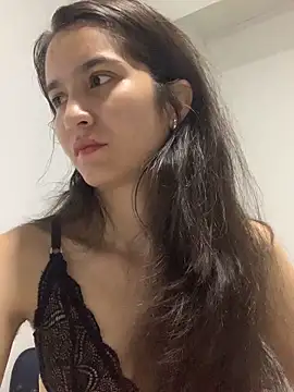 Snapshot of Bella_still chatting on 10/20/25, 01:22 Bella still online show from 10/20/25, 01:22