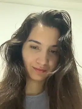 Snapshot of Bella_still chatting on 11/02/25, 01:16 Bella still online show from 11/02/25, 01:16