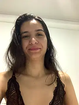 Snapshot of Bella_still chatting on 10/24/25, 01:21 Bella still online show from 10/24/25, 01:21