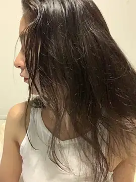 Snapshot of Bella_still chatting on 11/07/25, 01:26 Bella still online show from 11/07/25, 01:26