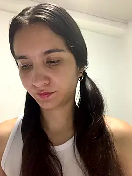 Snapshot of Bella_still chatting on 11/04/25, 01:15 Bella still online show from 11/04/25, 01:15