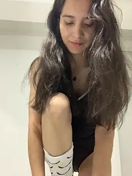 Bella still online show from 10/08/25, 01:12