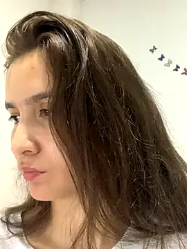 Bella still online show from 12/20/25, 12:13