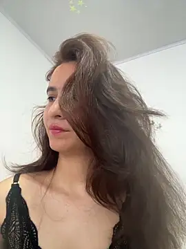 Bella still online show from 06/01/26, 02:17