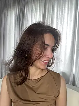 Snapshot of Bella_still chatting on 07/04/26, 01:37 Bella still online show from 07/04/26, 01:37