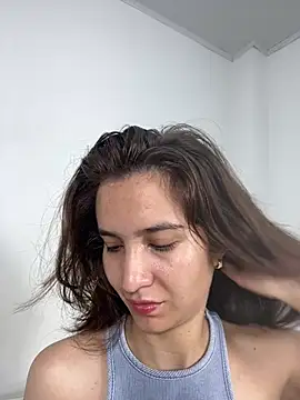 Snapshot of Bella_still chatting on 07/05/26, 02:35 Bella still online show from 07/05/26, 02:35