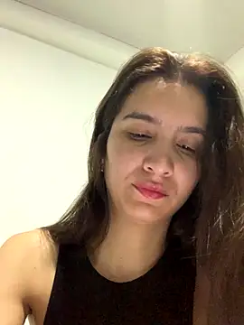 Snapshot of Bella_still chatting on 12/04/25, 01:10 Bella still online show from 12/04/25, 01:10