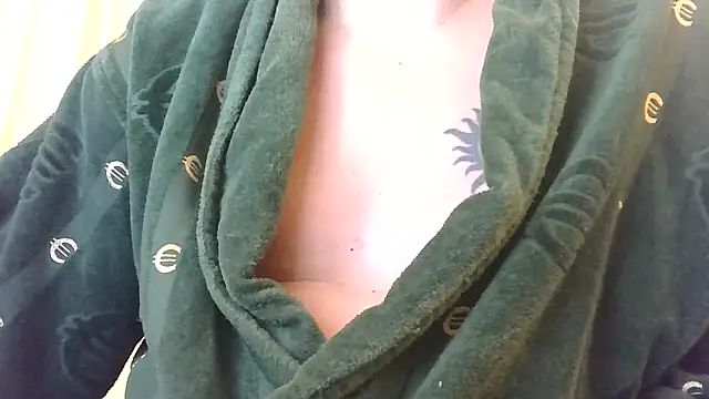 Snapshot of HunterOnBoobs chatting on 10/24/25, 07:02 HunterOnBoobs online show from 10/24/25, 07:02