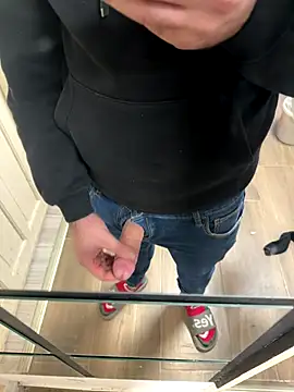 Klaus298 online show from 12/15/25, 11:16