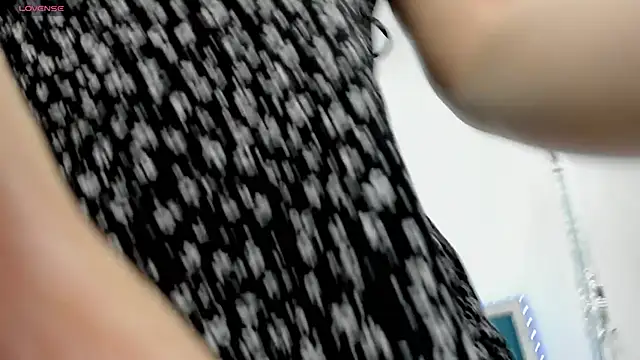 Snapshot of novaaskyy chatting on 11/30/25, 11:33 novaaskyy online show from 11/30/25, 11:33