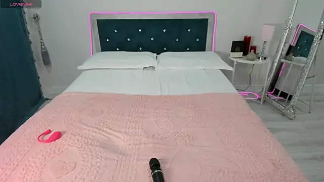 novaaskyy online show from 04/13/26, 02:43