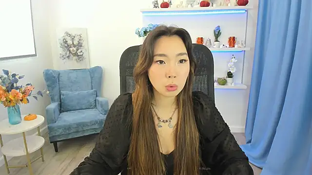 AnnaReyla online show from 10/26/25, 11:21