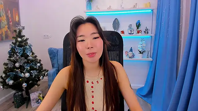 AnnaReyla online show from 12/16/25, 02:16