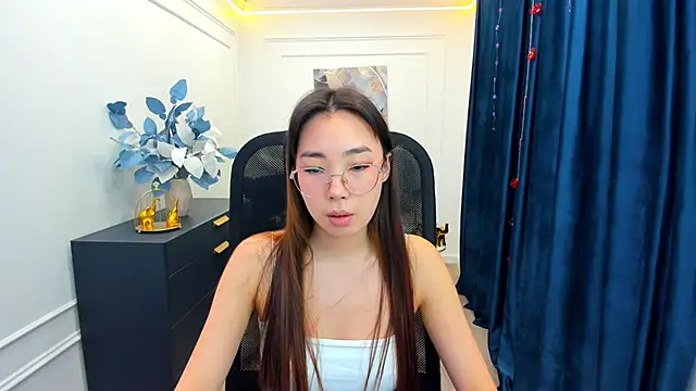 AnnaReyla online show from 11/27/25, 11:32