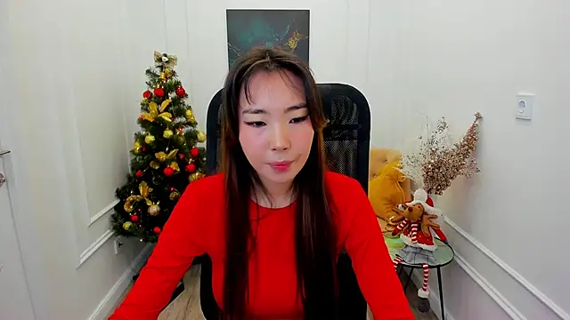 AnnaReyla online show from 12/14/25, 07:52