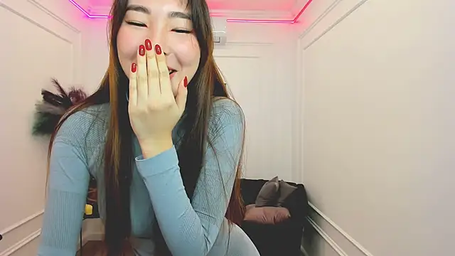 AnnaReyla online show from 11/17/25, 11:25