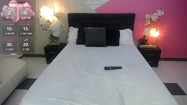 Snapshot of miss_honey01 chatting on 10/11/25, 11:39 miss honey01 online show from 10/11/25, 11:39