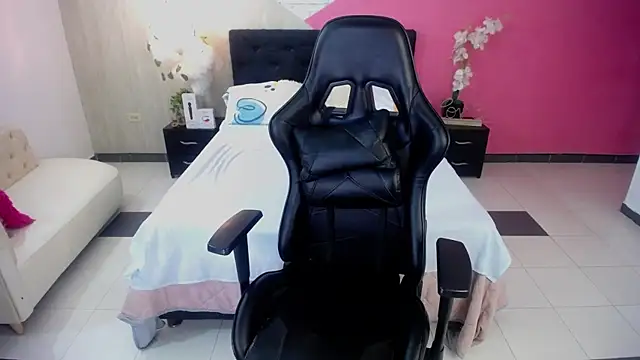 Snapshot of miss_honey01 chatting on 09/25/25, 11:33 miss honey01 online show from 09/25/25, 11:33