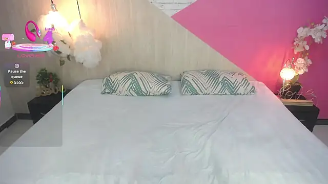 miss honey01 online show from 10/30/25, 11:12