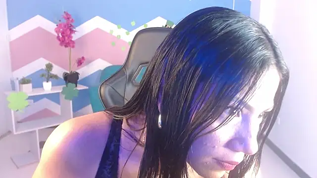 Snapshot of miss_honey01 chatting on 03/18/25, 11:31 miss honey01 online show from 03/18/25, 11:31