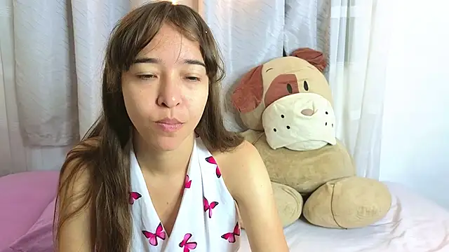Snapshot of SERAFINA_ chatting on 10/09/25, 01:11 SERAFINA online show from 10/09/25, 01:11
