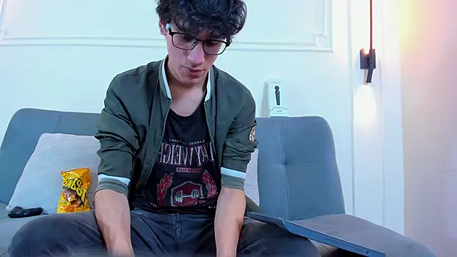 Snapshot of Cum_hunters chatting on 02/06/26, 03:24 Cum hunters online show from 02/06/26, 03:24