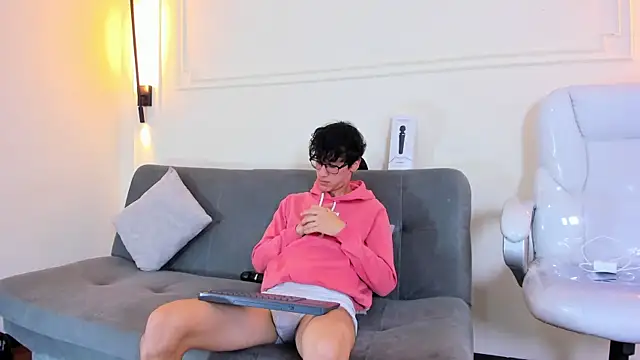 Snapshot of Cum_hunters chatting on 01/08/26, 03:23 Cum hunters online show from 01/08/26, 03:23