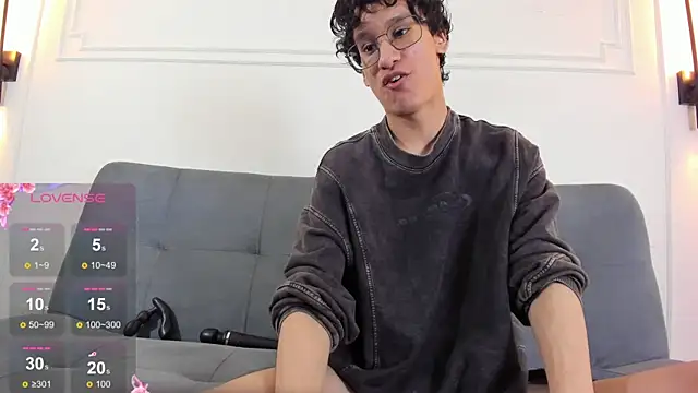 Snapshot of Cum_hunters chatting on 06/18/26, 03:27 Cum hunters online show from 06/18/26, 03:27