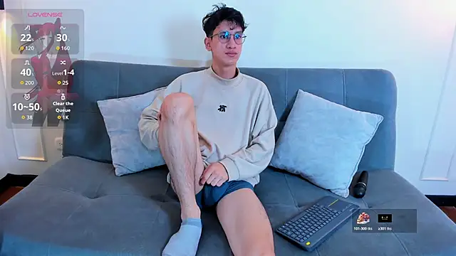 Snapshot of Cum_hunters chatting on 10/18/25, 04:03 Cum hunters online show from 10/18/25, 04:03
