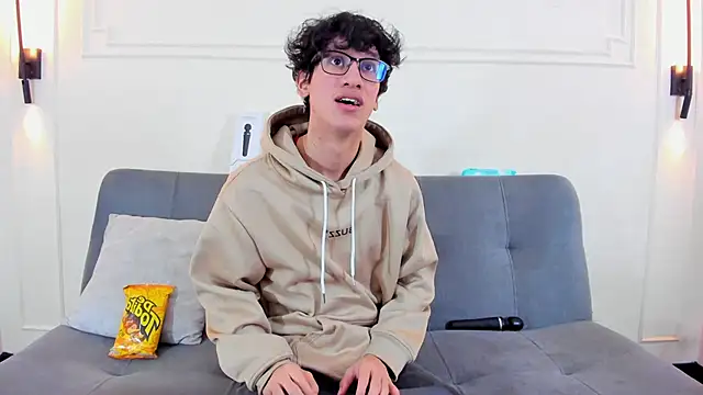 Snapshot of Cum_hunters chatting on 02/01/26, 03:16 Cum hunters online show from 02/01/26, 03:16