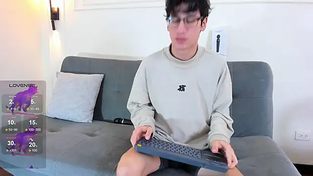 Snapshot of Cum_hunters chatting on 01/10/26, 03:02 Cum hunters online show from 01/10/26, 03:02