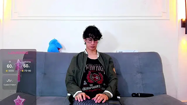 Snapshot of Cum_hunters chatting on 07/14/26, 03:22 Cum hunters online show from 07/14/26, 03:22