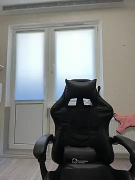 Snapshot of _XxX-XxX_ chatting on 03/19/25, 05:19 XxX-XxX online show from 03/19/25, 05:19