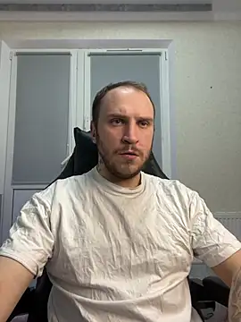Snapshot of _XxX-XxX_ chatting on 02/28/25, 03:37 XxX-XxX online show from 02/28/25, 03:37