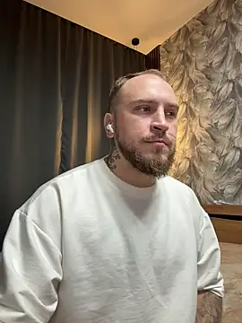Snapshot of _XxX-XxX_ chatting on 10/11/25, 10:11 XxX-XxX online show from 10/11/25, 10:11