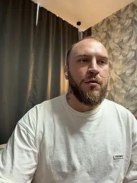 Snapshot of _XxX-XxX_ chatting on 07/17/26, 02:42 XxX-XxX online show from 07/17/26, 02:42