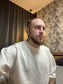Snapshot of _XxX-XxX_ chatting on 10/18/25, 02:13 XxX-XxX online show from 10/18/25, 02:13