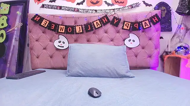 Snapshot of Auroraa_miller chatting on 10/24/25, 11:53 Auroraa miller online show from 10/24/25, 11:53