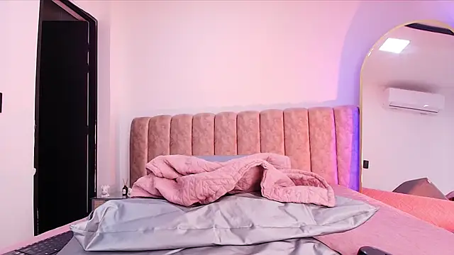 Auroraa miller online show from 01/09/26, 12:01