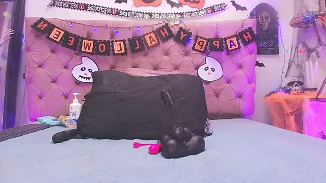 Snapshot of Auroraa_miller chatting on 10/28/25, 11:53 Auroraa miller online show from 10/28/25, 11:53