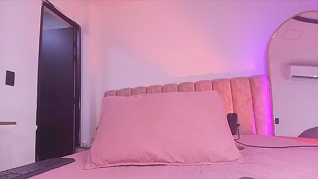 Auroraa miller online show from 02/05/26, 12:01