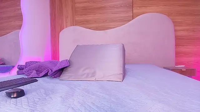 Auroraa miller online show from 03/25/26, 03:06