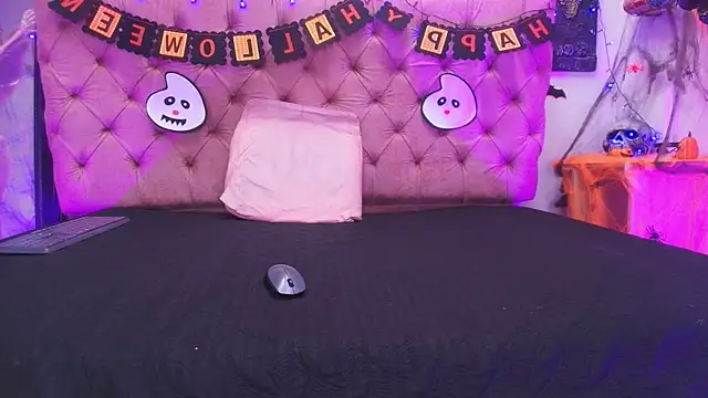 Snapshot of Auroraa_miller chatting on 10/30/25, 11:52 Auroraa miller online show from 10/30/25, 11:52