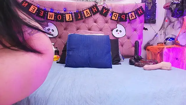 Snapshot of Auroraa_miller chatting on 10/20/25, 11:55 Auroraa miller online show from 10/20/25, 11:55