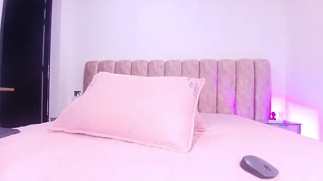 Snapshot of Auroraa_miller chatting on 11/22/25, 11:53 Auroraa miller online show from 11/22/25, 11:53