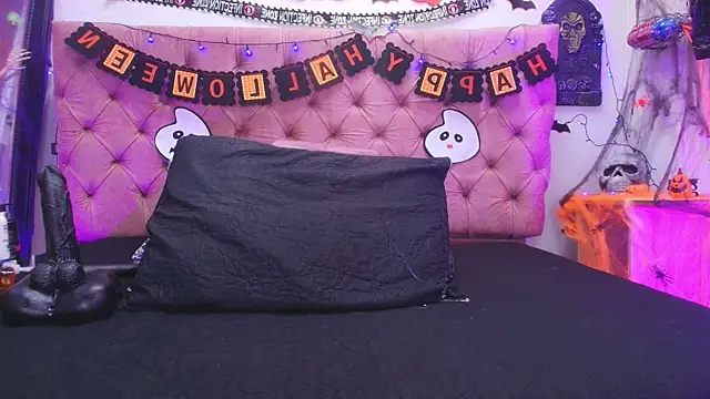 Snapshot of Auroraa_miller chatting on 10/29/25, 11:53 Auroraa miller online show from 10/29/25, 11:53