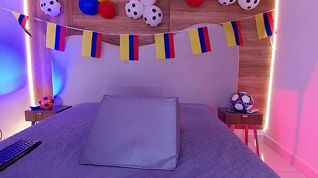 Auroraa miller online show from 06/25/26, 03:04