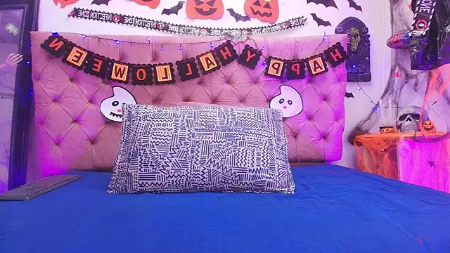 Snapshot of Auroraa_miller chatting on 10/22/25, 11:53 Auroraa miller online show from 10/22/25, 11:53