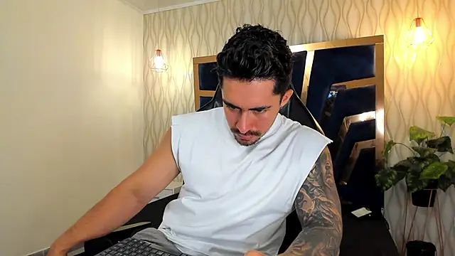 Snapshot of Brad_Summer chatting on 09/16/25, 05:25 Brad Summer online show from 09/16/25, 05:25